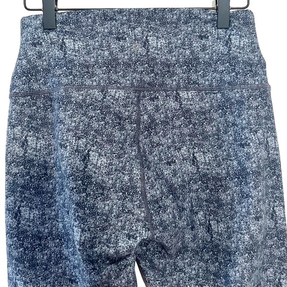 Peloton Cadence Active Workout Capri Leggings Women’s SZ Large in Blue Print - Picture 6 of 7